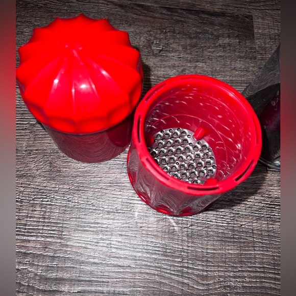 2 kitchen gadgets hand sifter and hand shredder grater - Picture 5 of 5